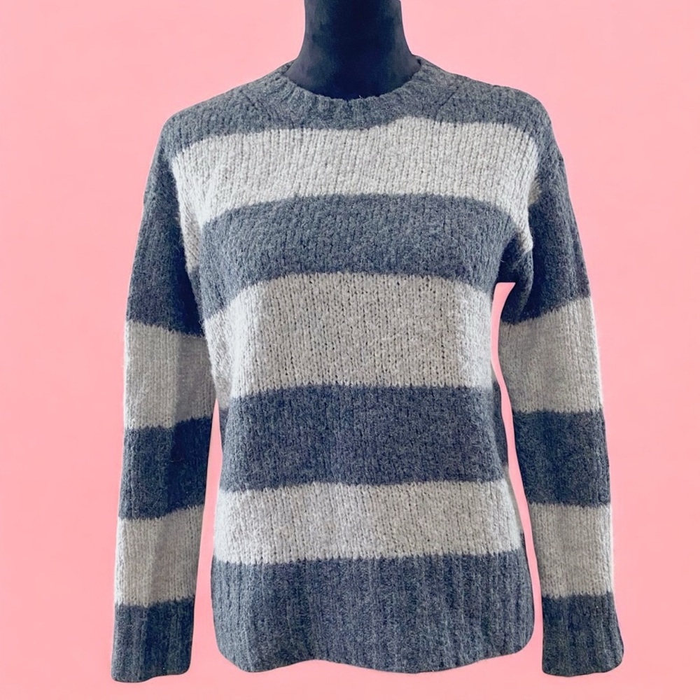 American Eagle Gray Striped Sweater Jegging Fit American Eagle Sweater
